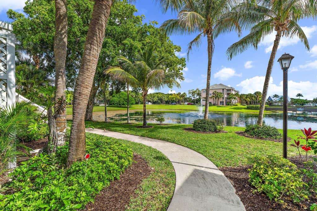 Photo of 353 S Us Hwy 1 #B8, Jupiter, FL 33477 (MLS # B26048762)