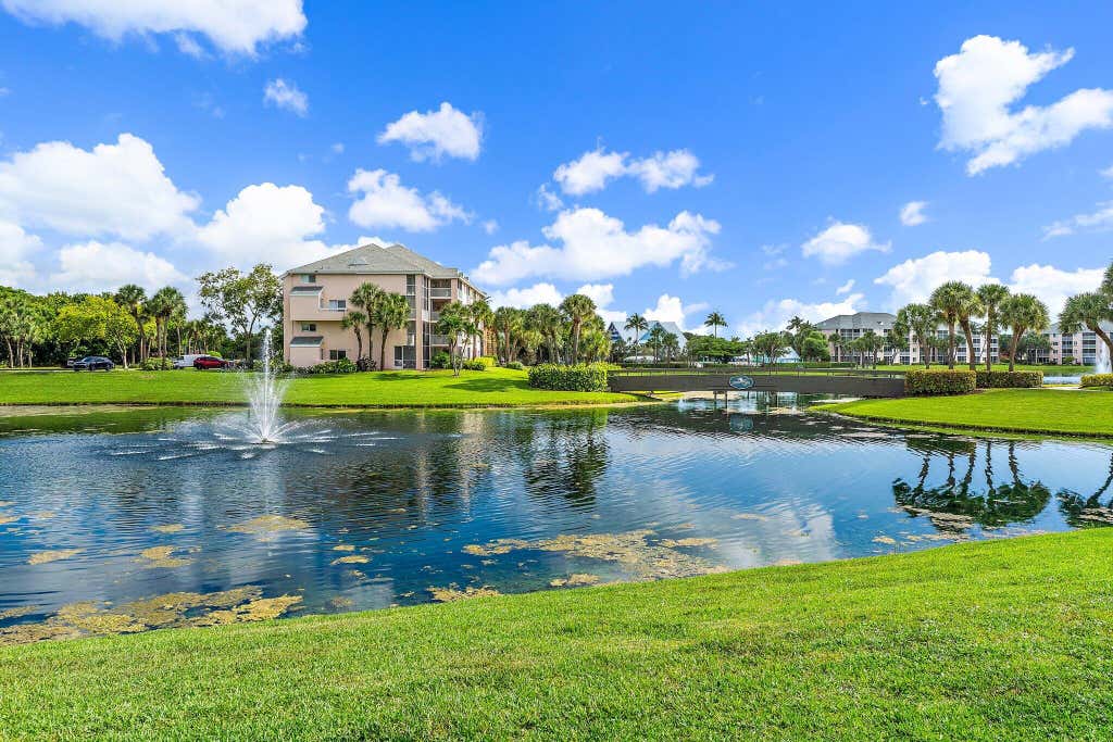Photo of 353 S Us Hwy 1 #B8, Jupiter, FL 33477 (MLS # B26048762)