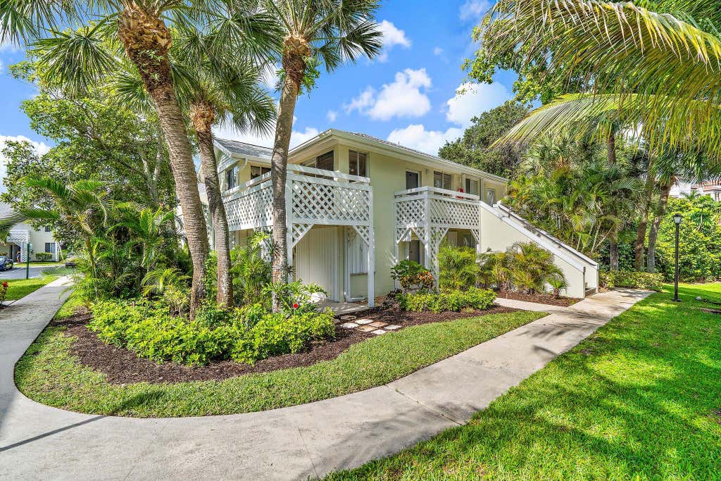 Photo of 353 S Us Hwy 1 #B8, Jupiter, FL 33477 (MLS # B26048762)
