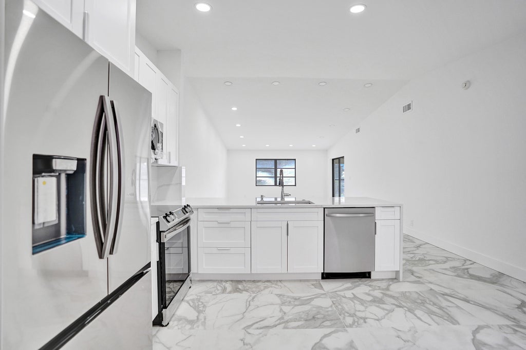 Photo of 6128 KINGS GATE Circle #B, Delray Beach, FL 33484 (MLS # B26056730)