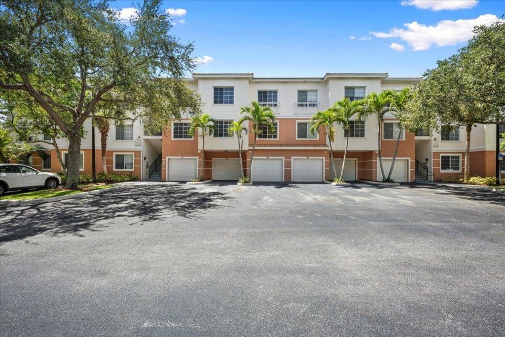 Photo of 6203 Myrtlewood Circle W, Palm Beach Gardens, FL 33418 (MLS # R11109014)