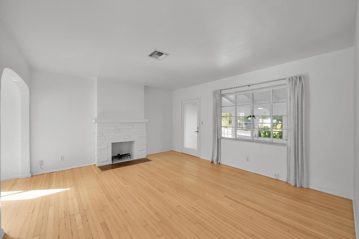 VICTORIA PARK - Residential Lease