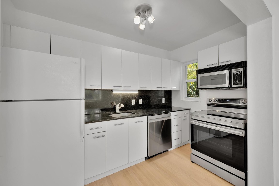 VICTORIA PARK - Residential Lease