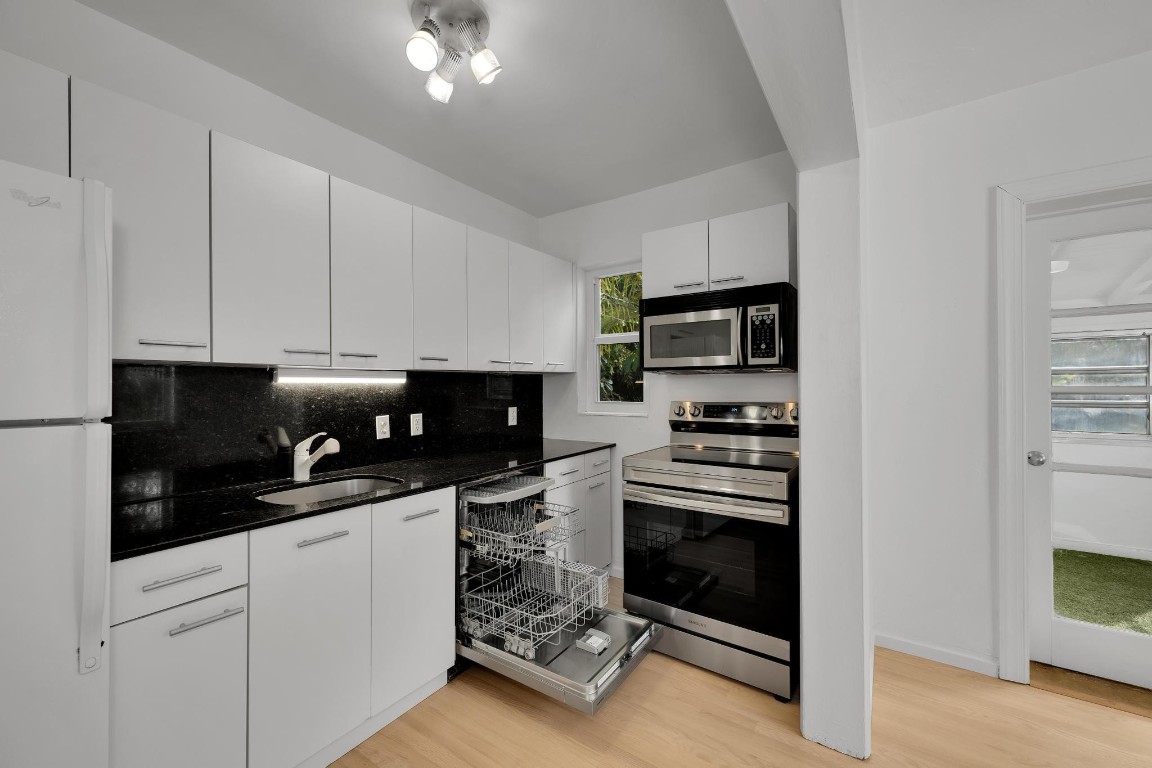 VICTORIA PARK - Residential Lease