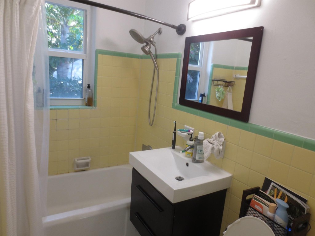 VICTORIA PARK - Residential Lease