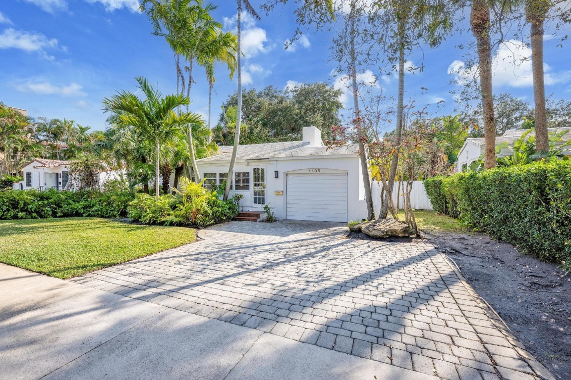 VICTORIA PARK - Residential Lease