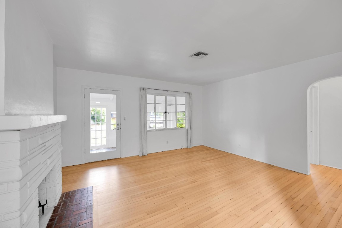 VICTORIA PARK - Residential Lease