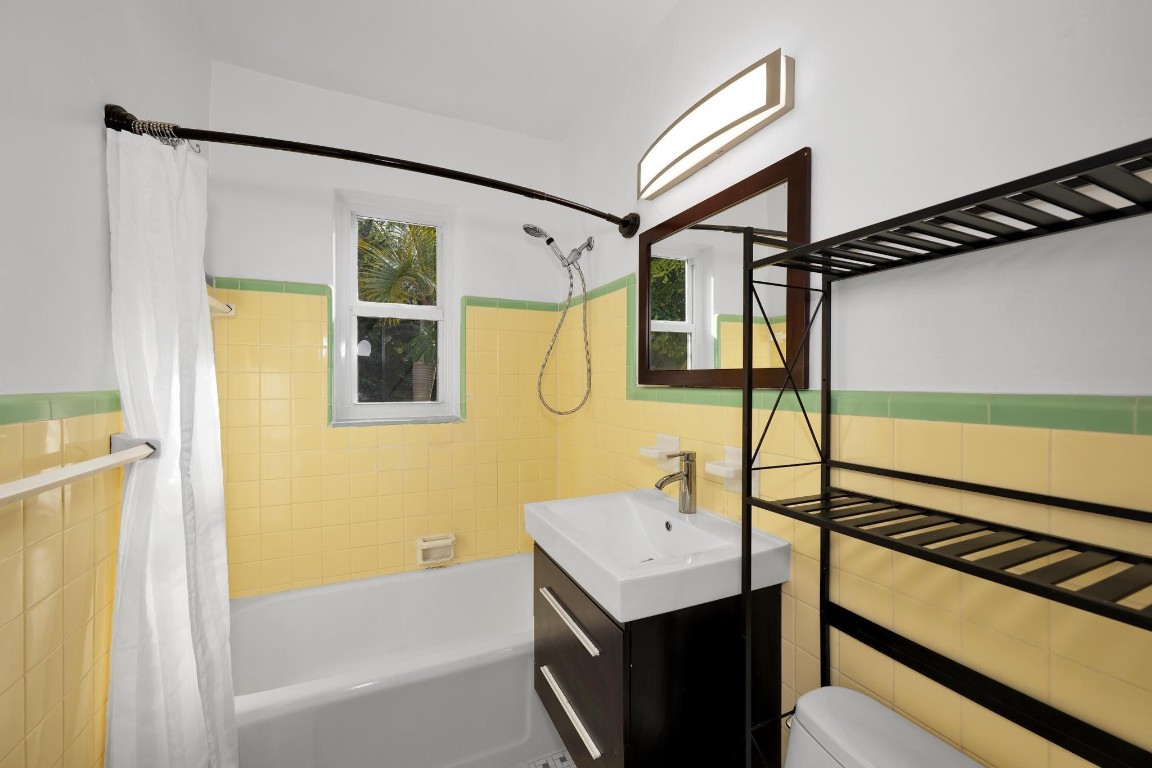 VICTORIA PARK - Residential Lease