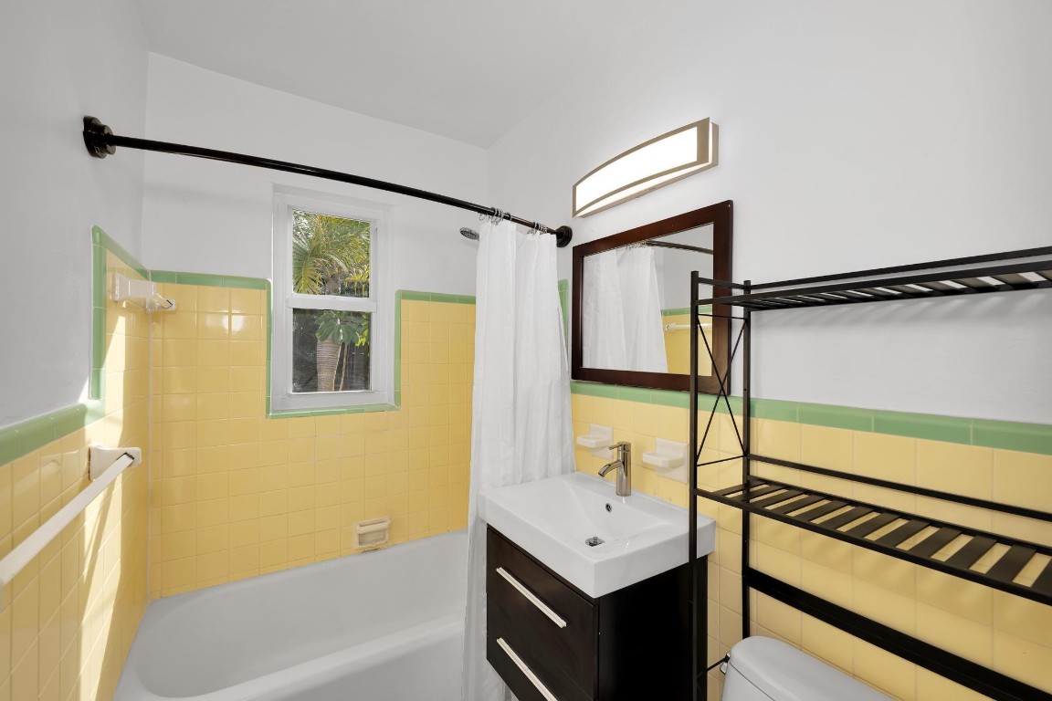 VICTORIA PARK - Residential Lease