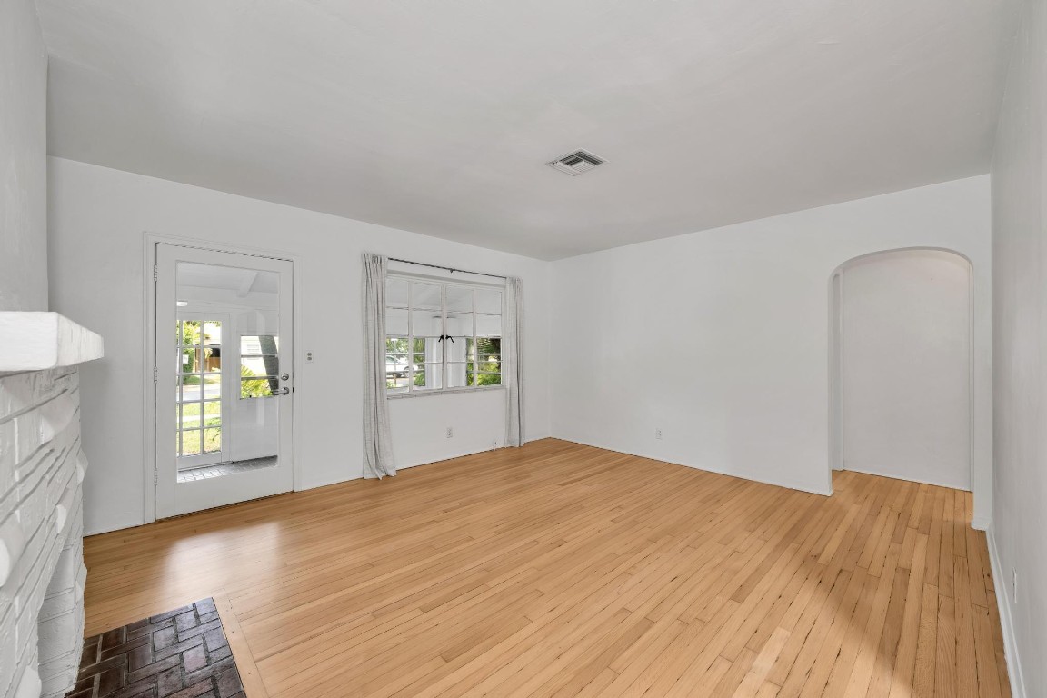 VICTORIA PARK - Residential Lease