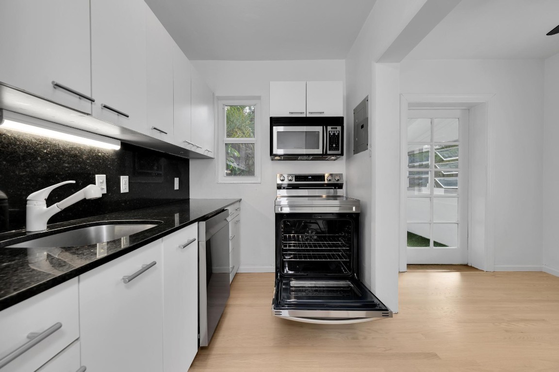 VICTORIA PARK - Residential Lease