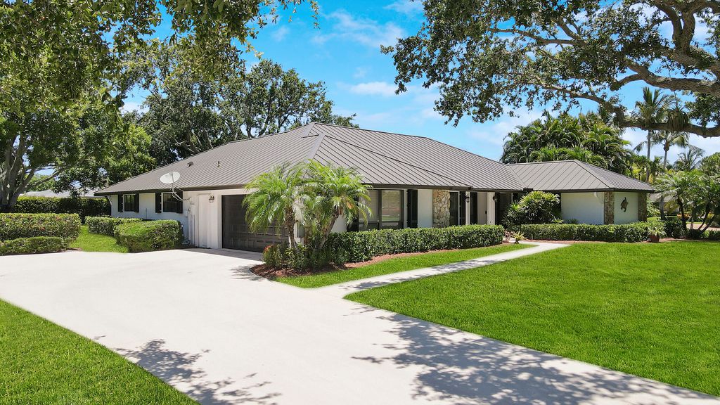 Photo of 59 SE Turtle Creek Drive, Tequesta, FL 33469 (MLS # R10958856)