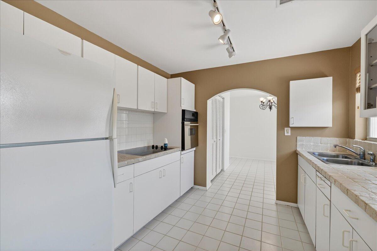 ESPANOLA CONDOMINIUM APARTMENTS - Residential