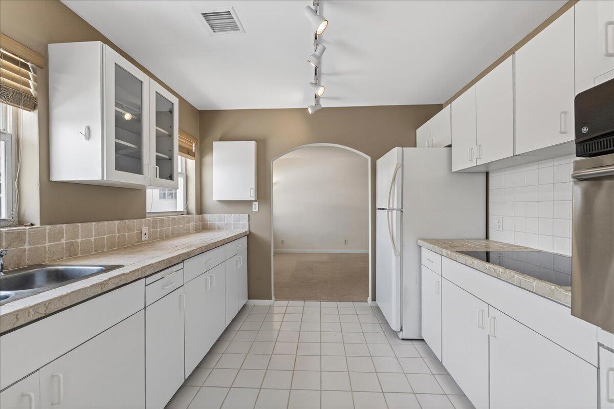 ESPANOLA CONDOMINIUM APARTMENTS - Residential