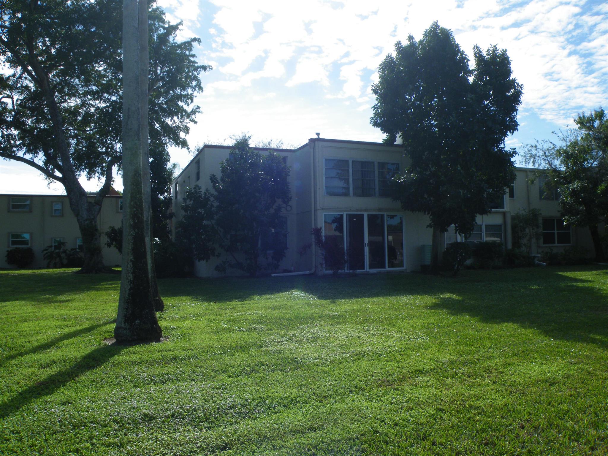 VILLAGES OF ORIOLE ABBEY - Residential Lease