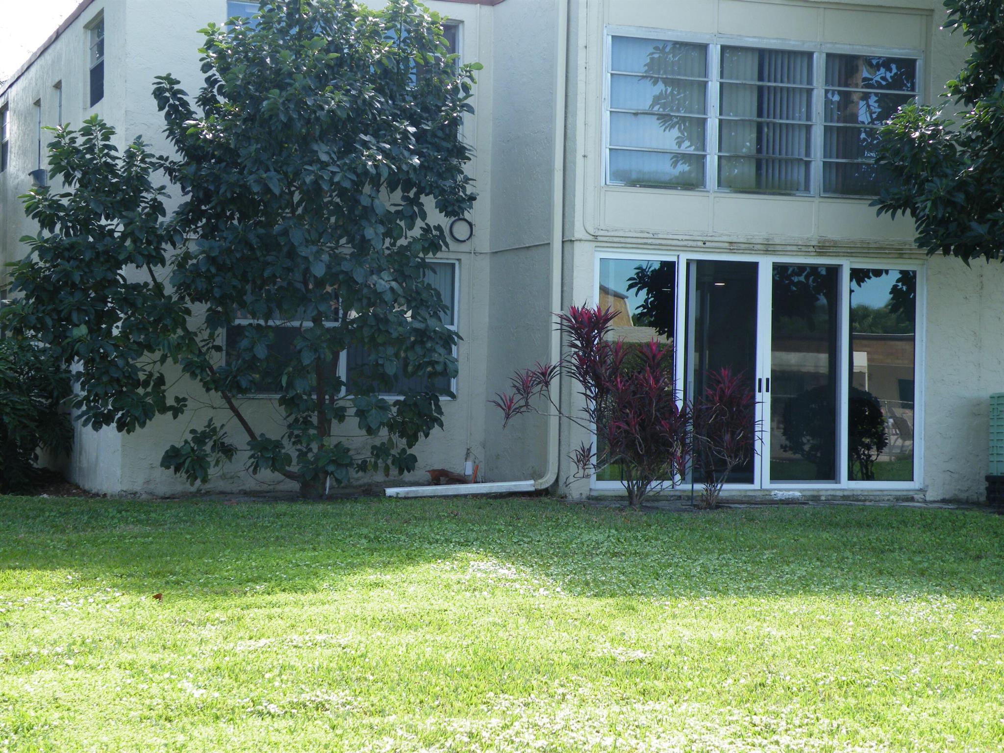 VILLAGES OF ORIOLE ABBEY - Residential Lease