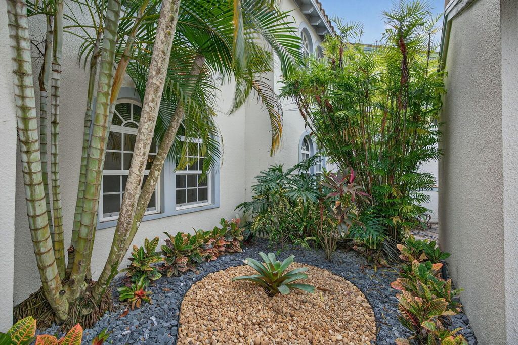 Photo of 602 Ryder Cup Circle, Palm Beach Gardens, FL 33418 (MLS # R11131786)