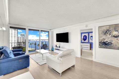 Condominium in West Palm Beach FL 1801 Flagler Drive.jpg