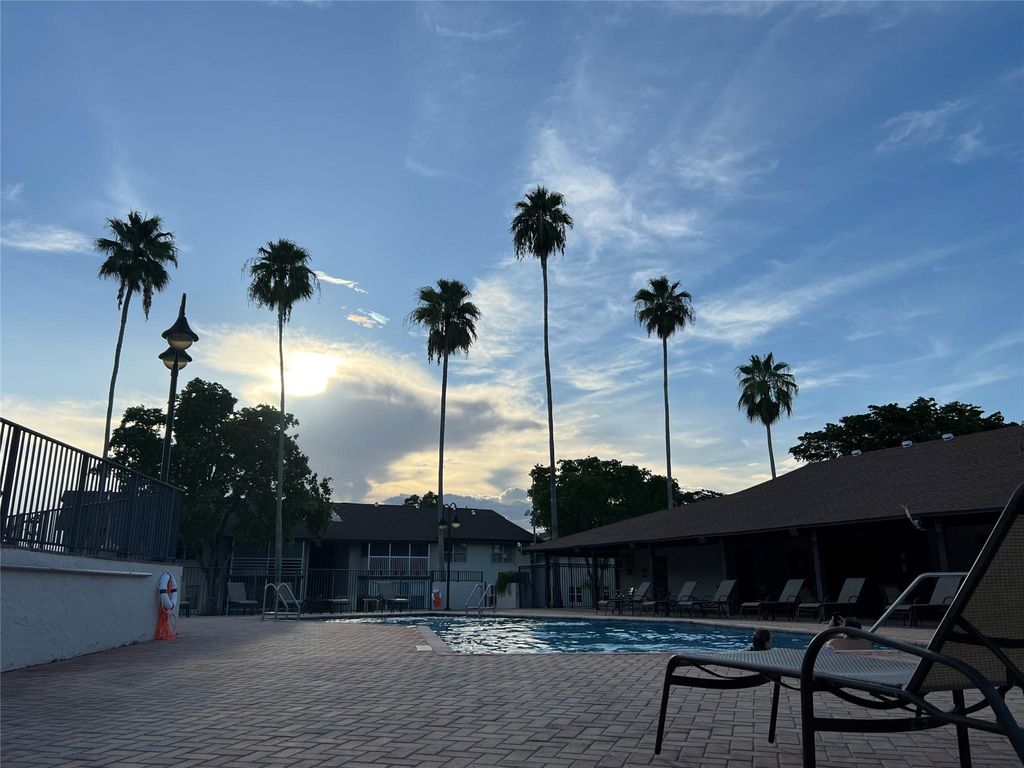 Photo of 345 W Laurel Dr #3M, Margate, FL 33063 (MLS # F10516812)