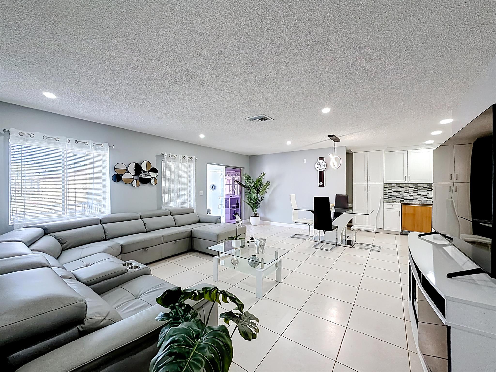 LA PINATA CONDO - Residential Lease