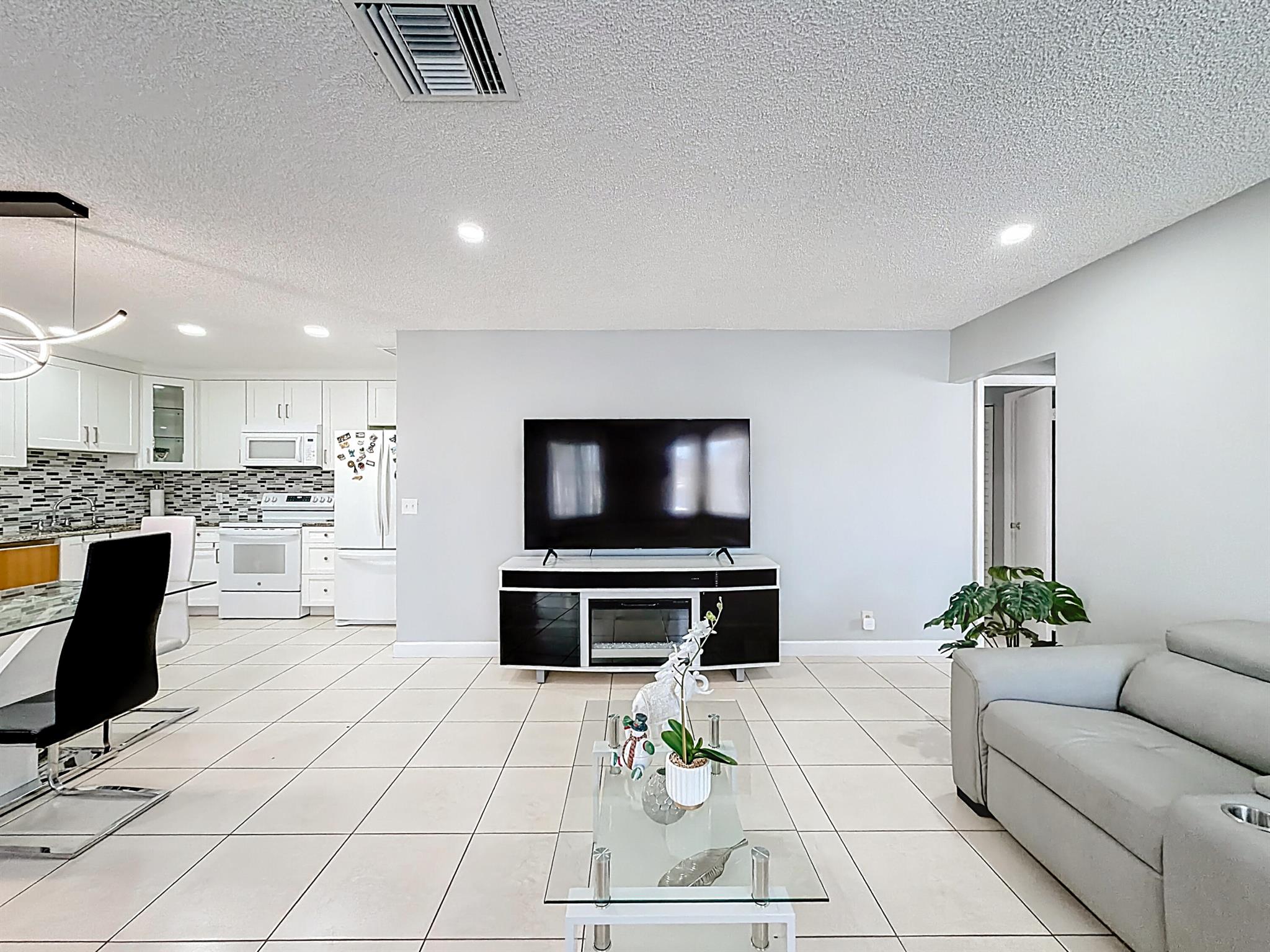 LA PINATA CONDO - Residential Lease