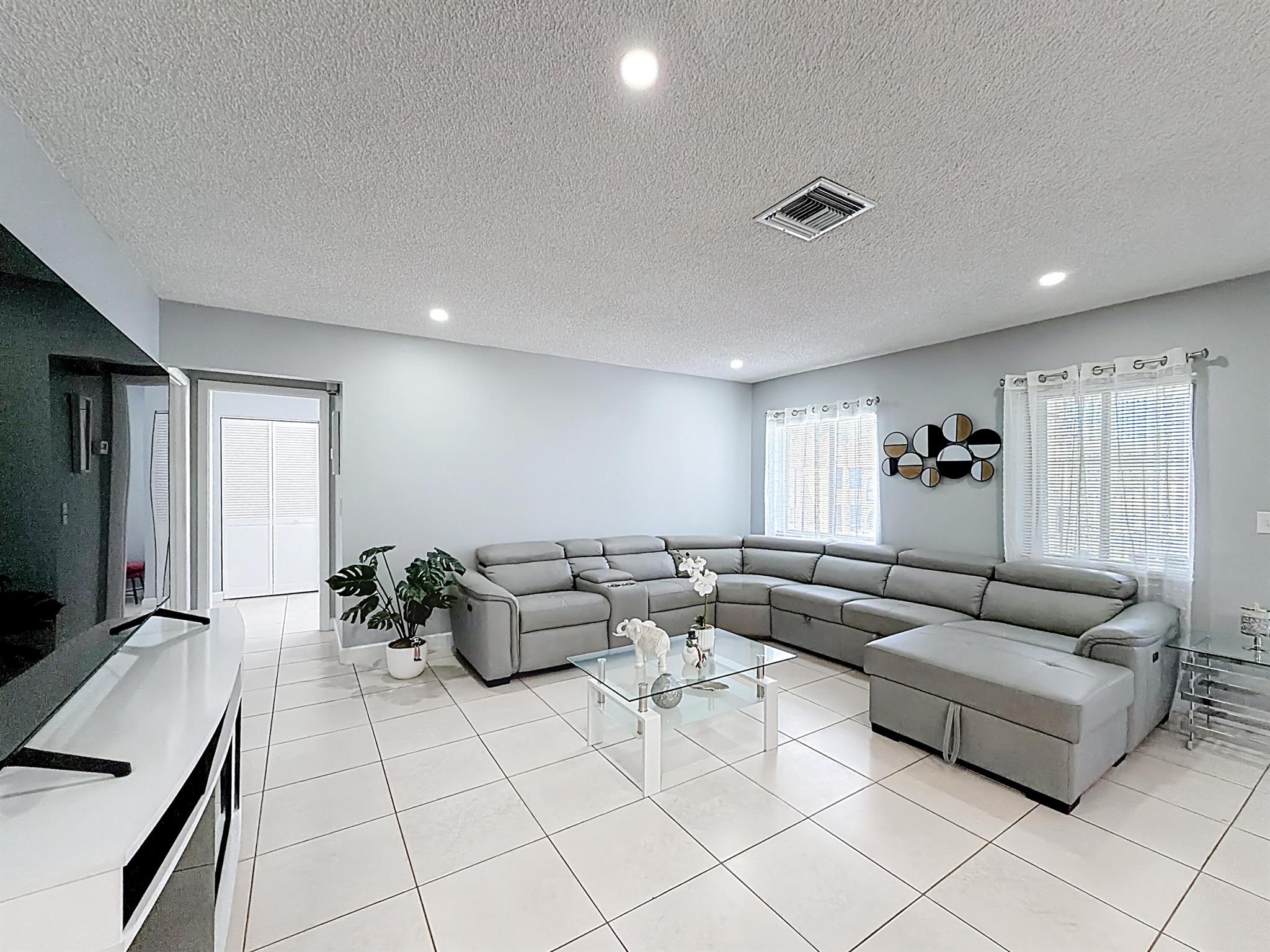 LA PINATA CONDO - Residential Lease