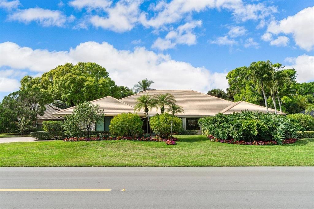 Photo of 12943 Bonnette Drive, Palm Beach Gardens, FL 33418 (MLS # R10780892)