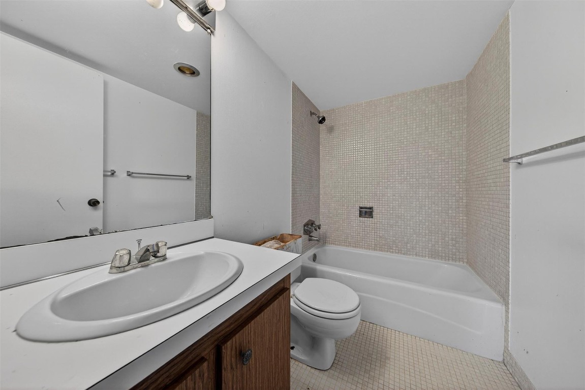 Racquet Club - Residential