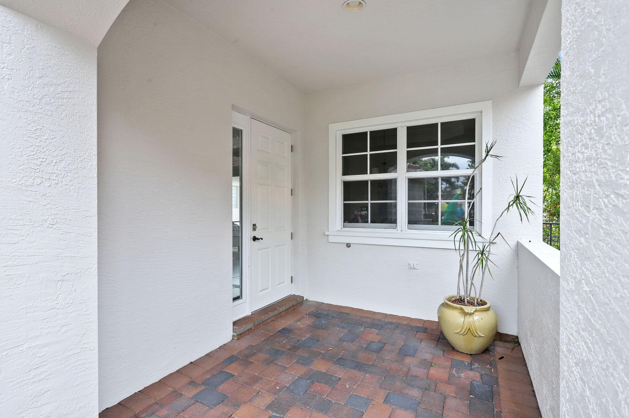 143 Isle Verde Way