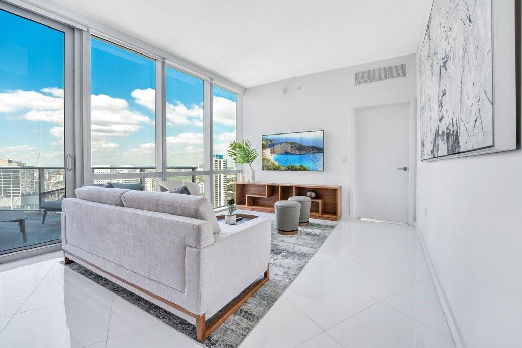 851 NE 1st Avenue 2202