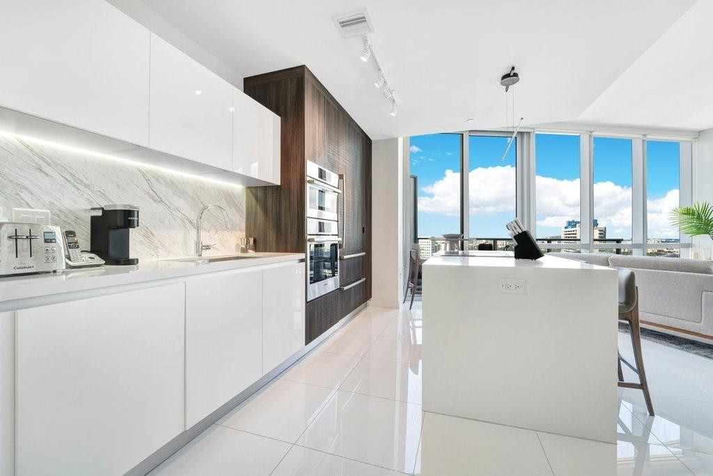 851 NE 1st Avenue 2202