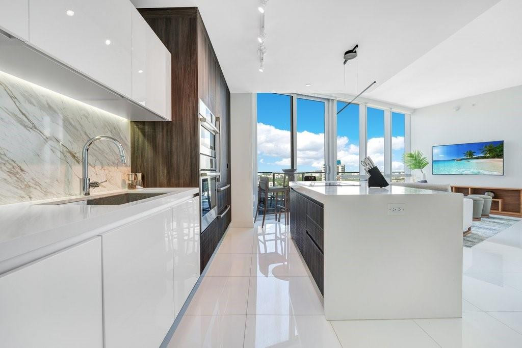 851 NE 1st Avenue 2202