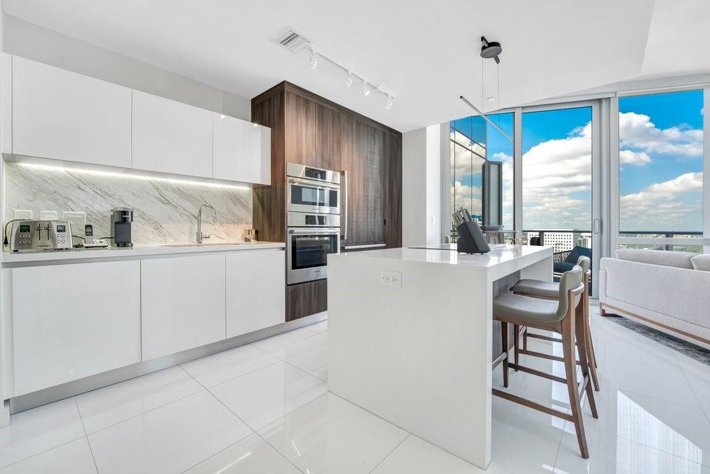 851 NE 1st Avenue 2202