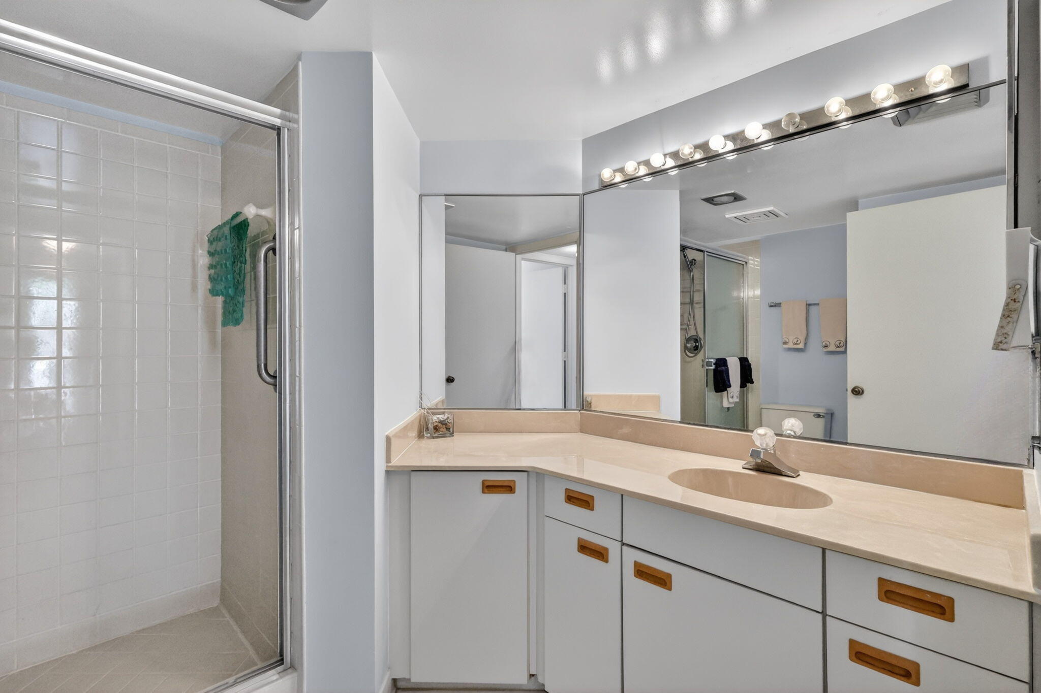 PRINCESS OF HUTCHINSON ISLAND - Residential Lease