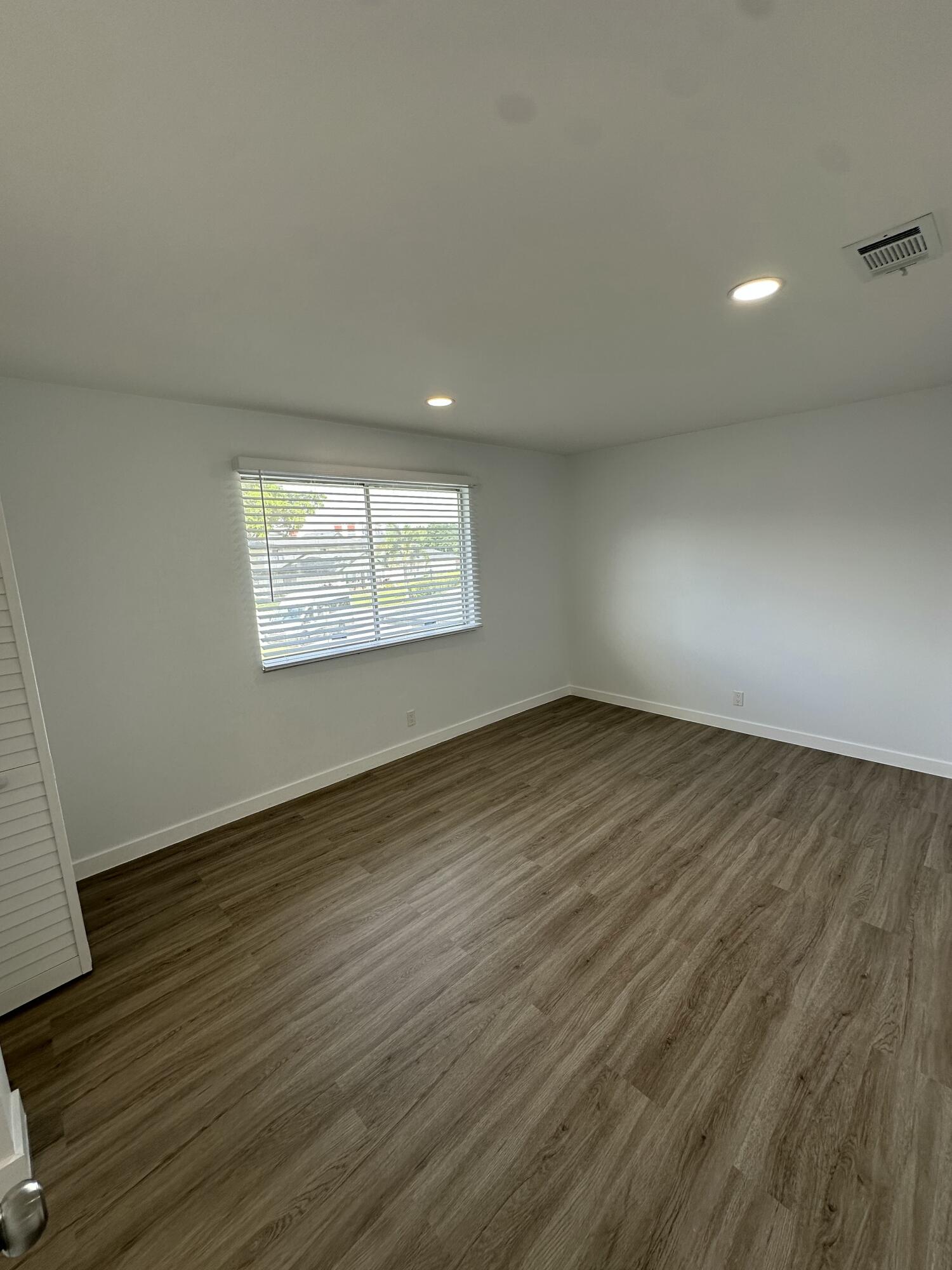 TIFFANY LAKE PHASE I COND - Residential Lease