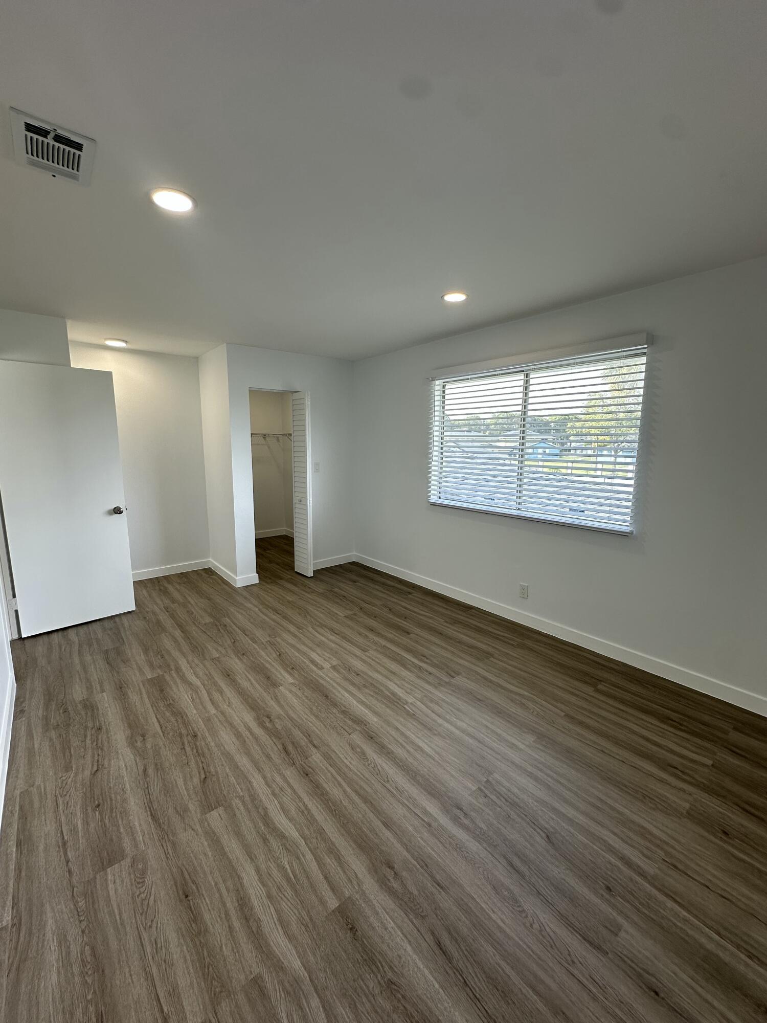 TIFFANY LAKE PHASE I COND - Residential Lease