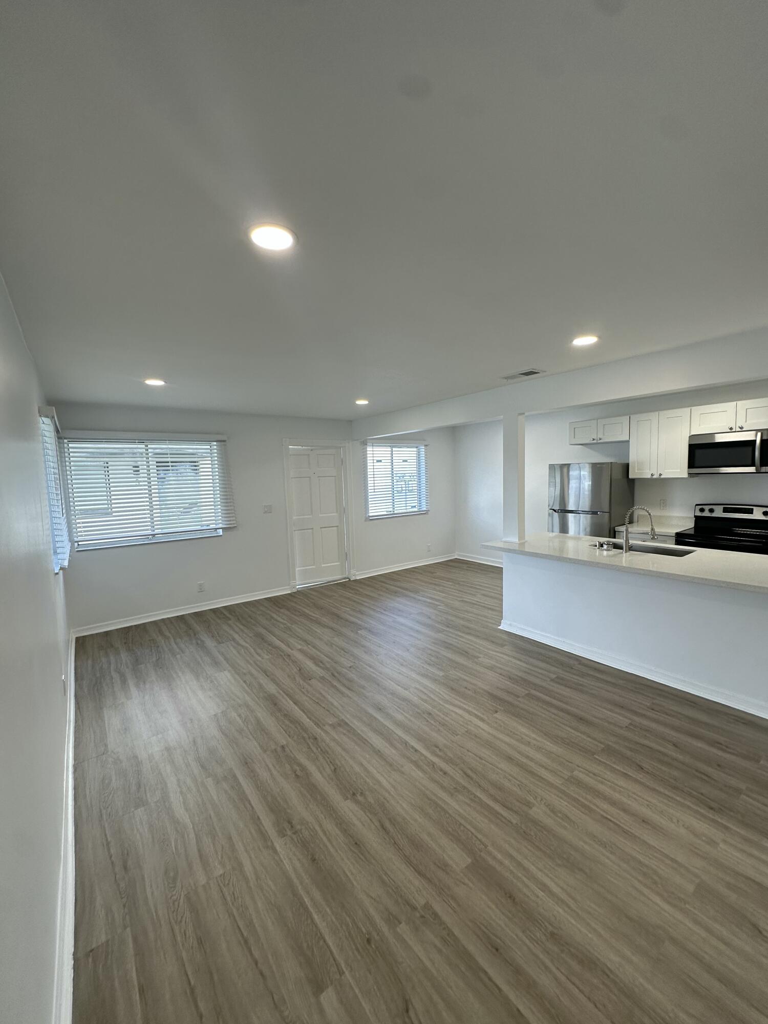 TIFFANY LAKE PHASE I COND - Residential Lease