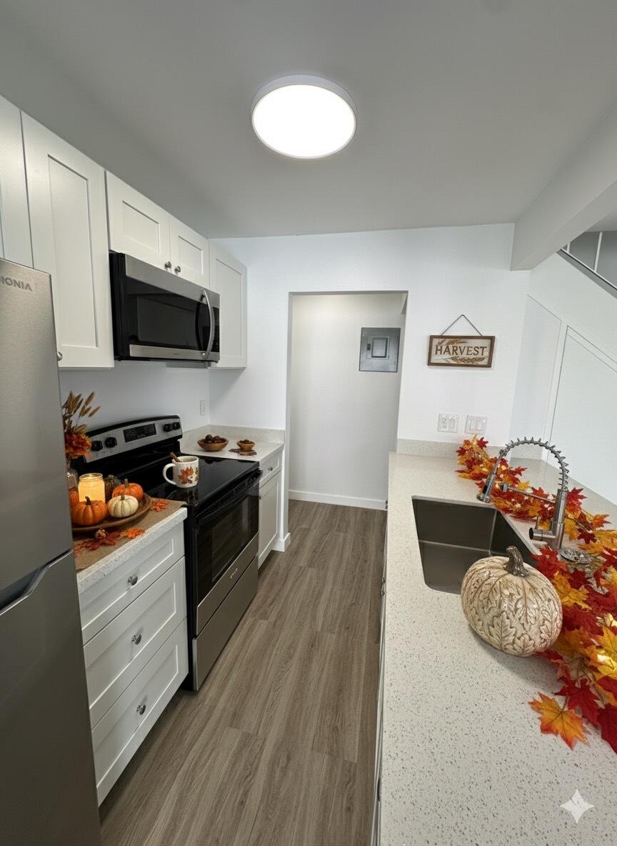 TIFFANY LAKE PHASE I COND - Residential Lease