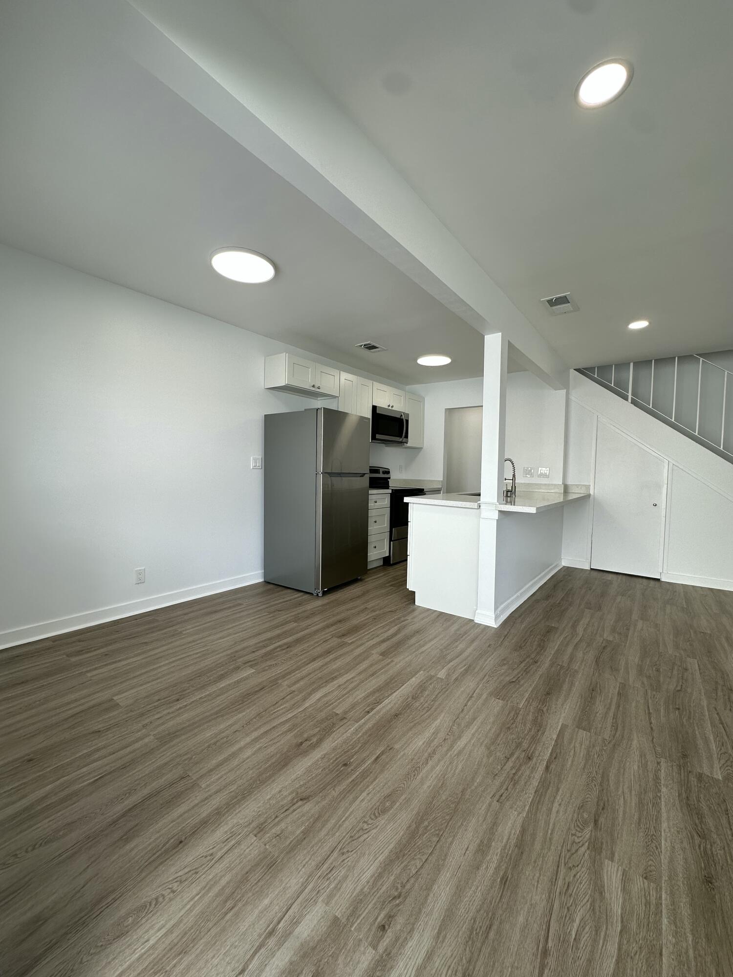 TIFFANY LAKE PHASE I COND - Residential Lease