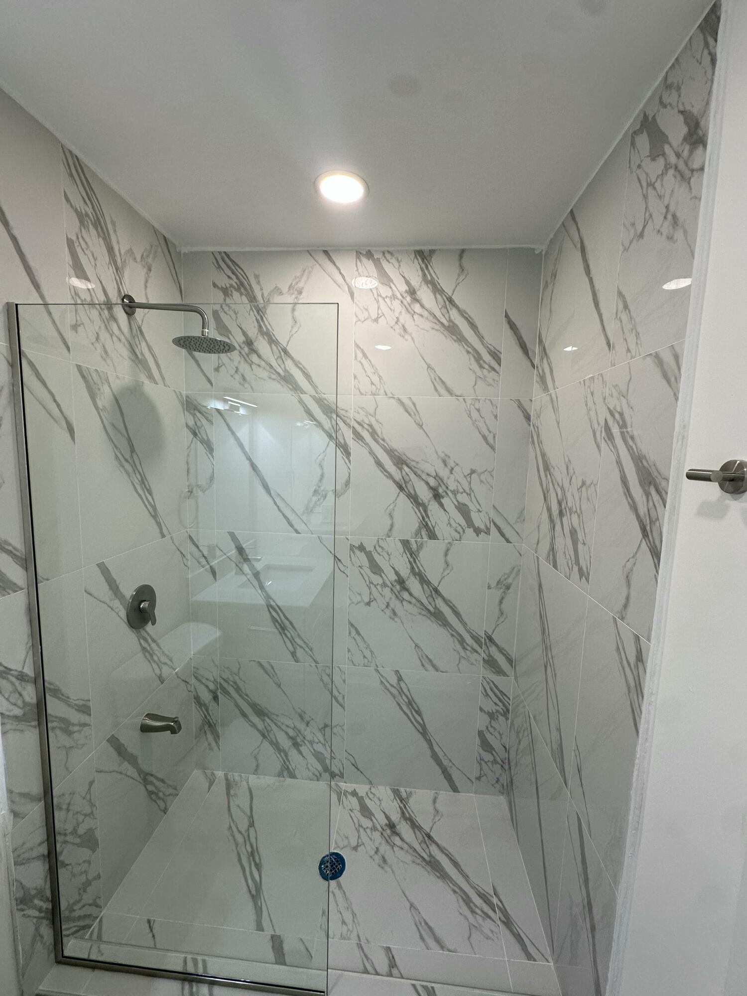 TIFFANY LAKE PHASE I COND - Residential Lease