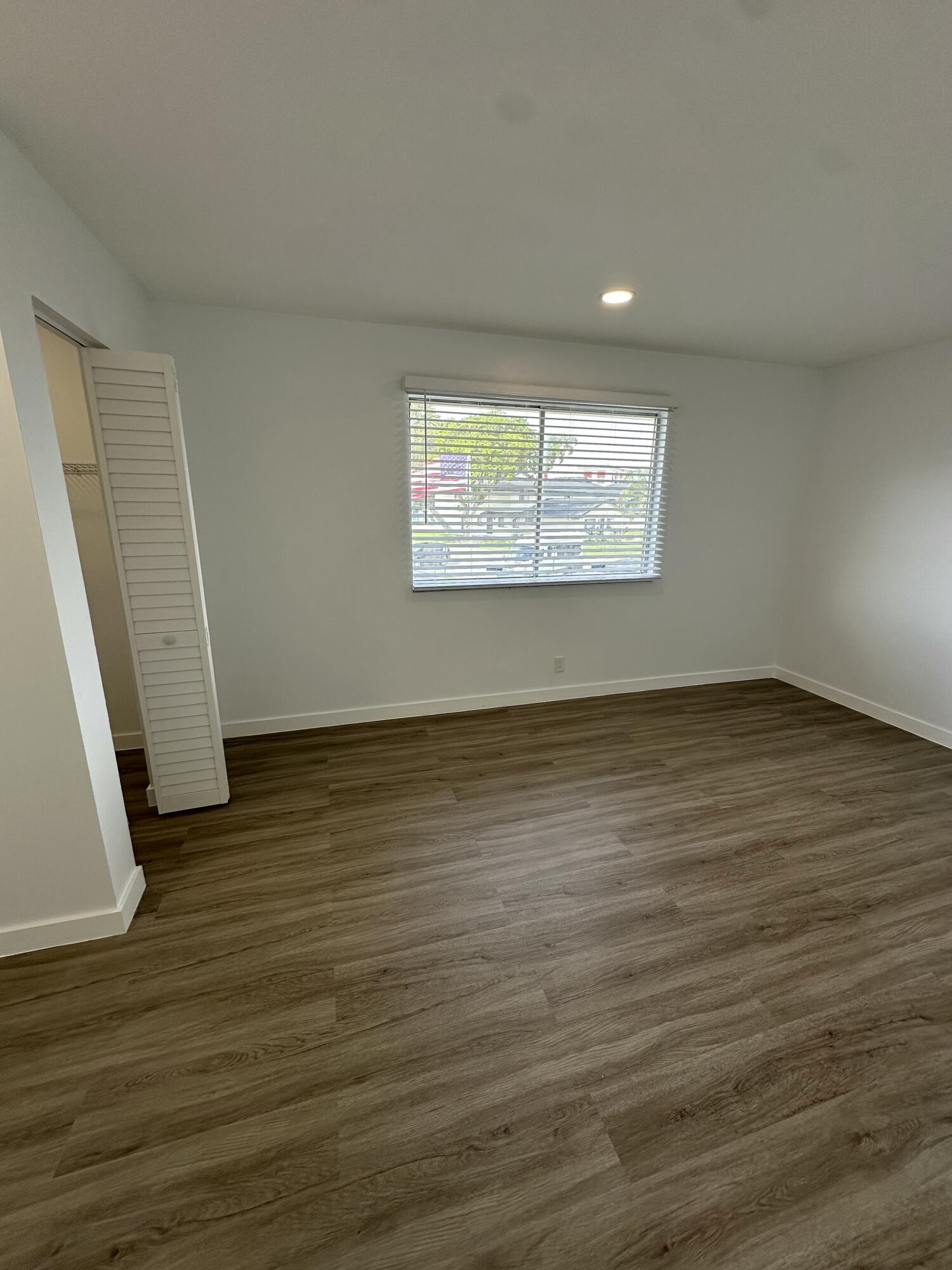 TIFFANY LAKE PHASE I COND - Residential Lease