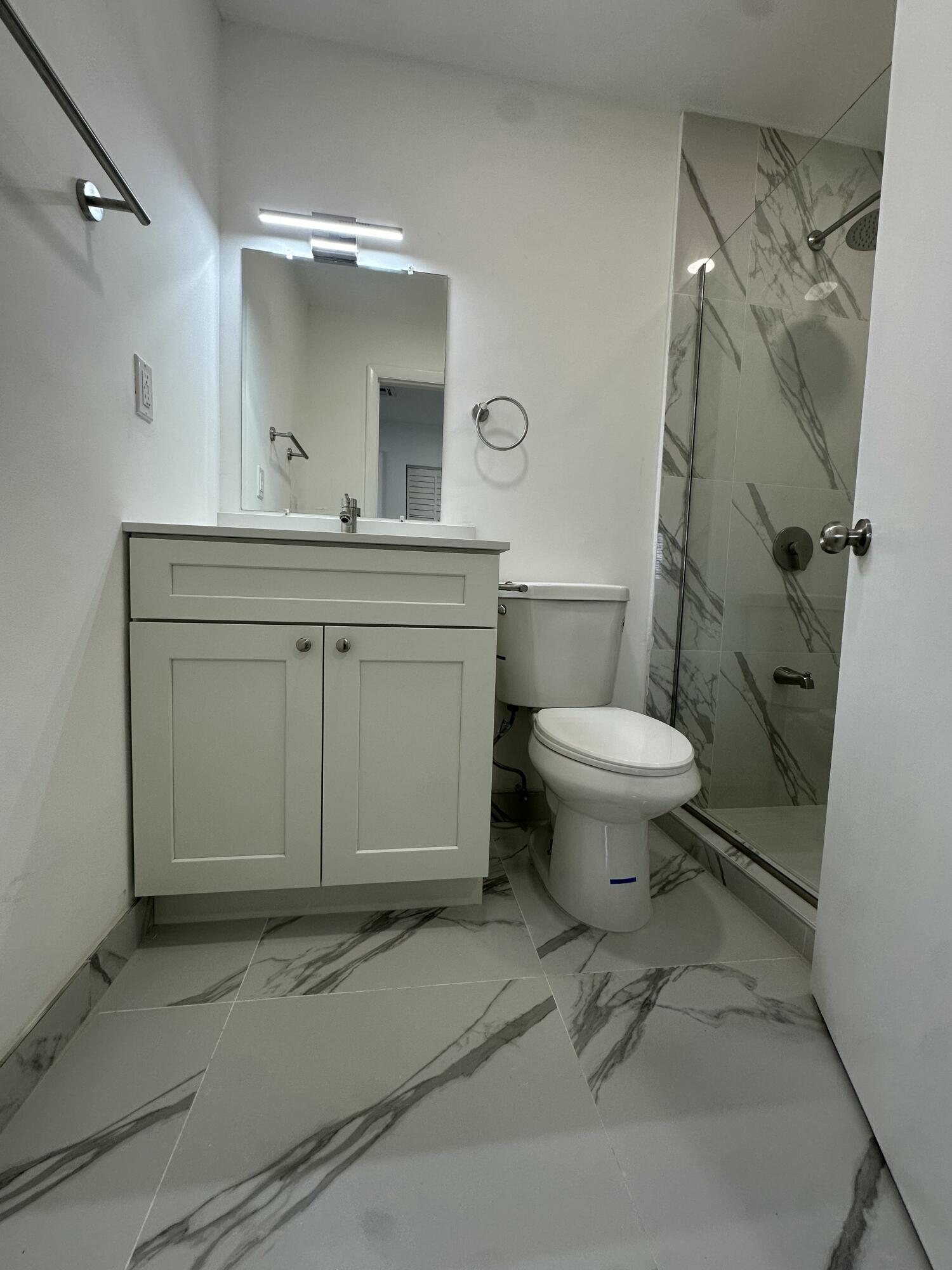 TIFFANY LAKE PHASE I COND - Residential Lease