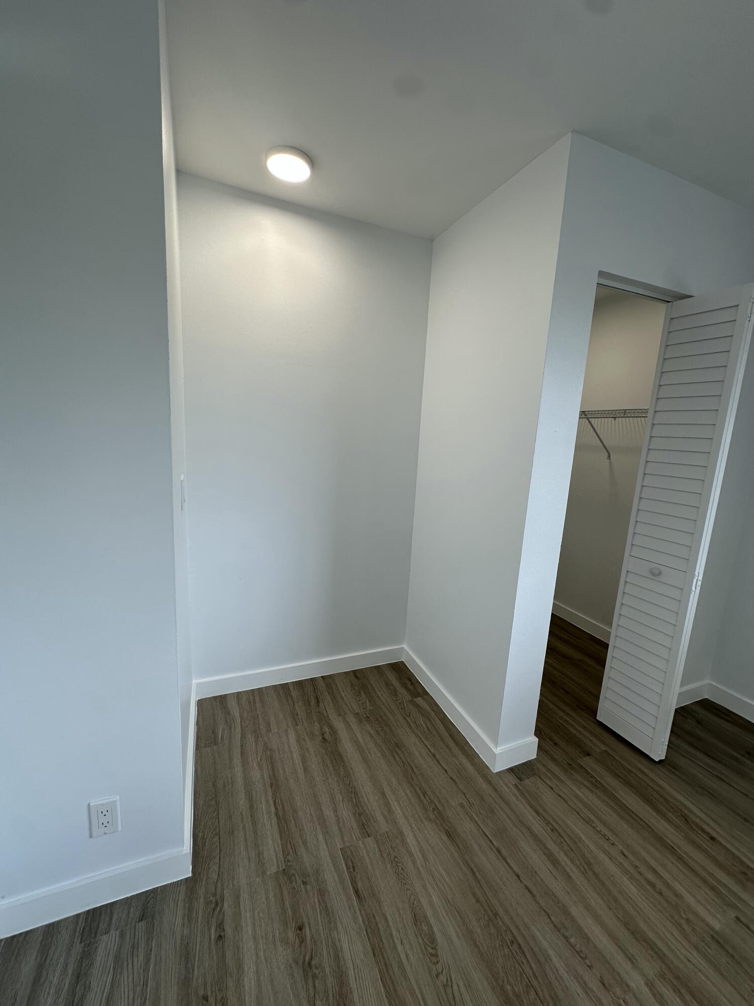 TIFFANY LAKE PHASE I COND - Residential Lease