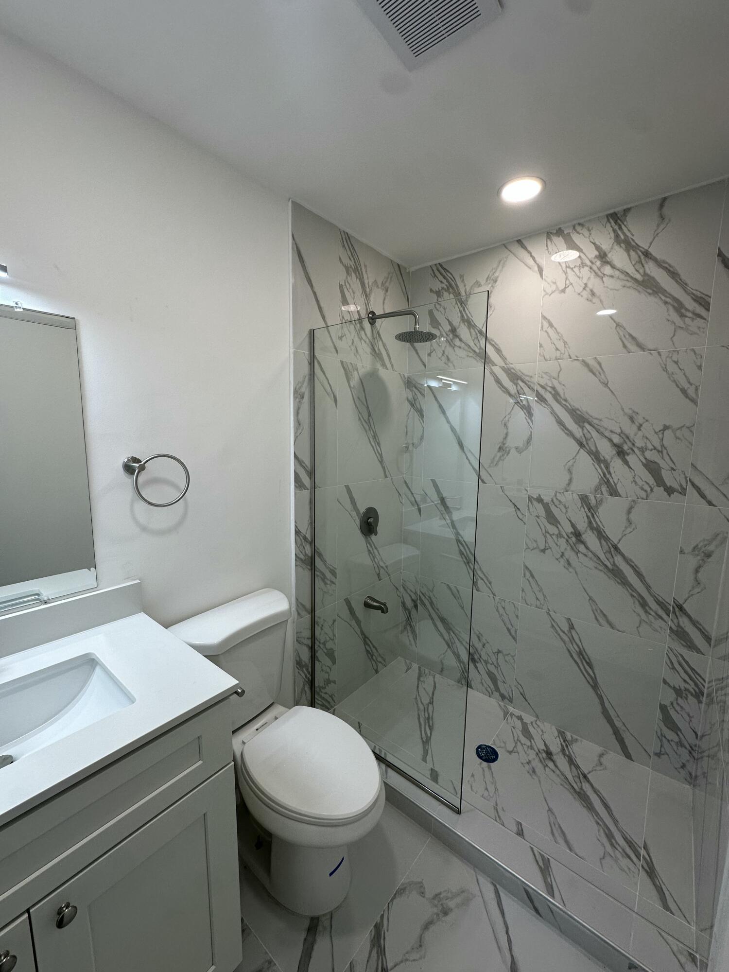 TIFFANY LAKE PHASE I COND - Residential Lease