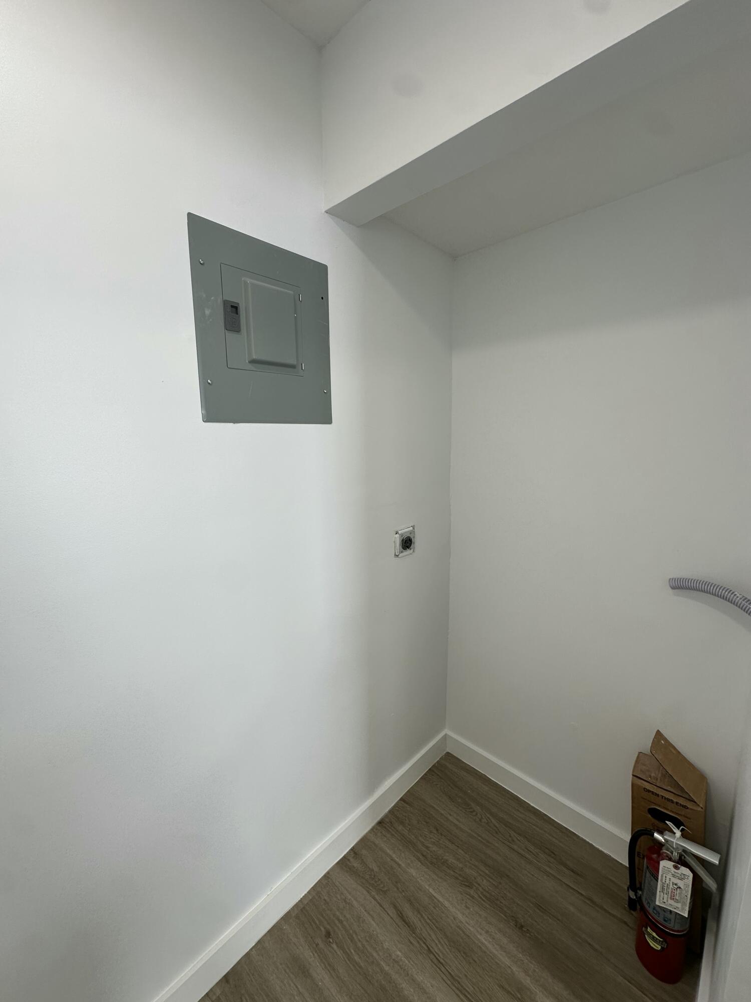 TIFFANY LAKE PHASE I COND - Residential Lease