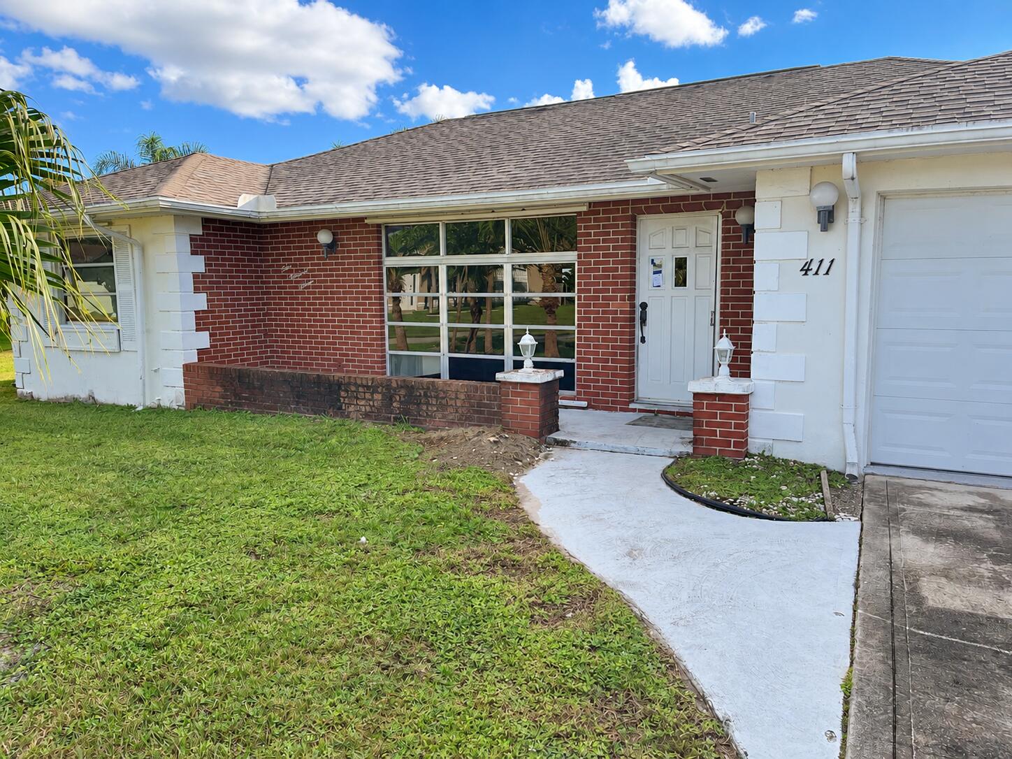 411 SE SUNNYDALE Lane