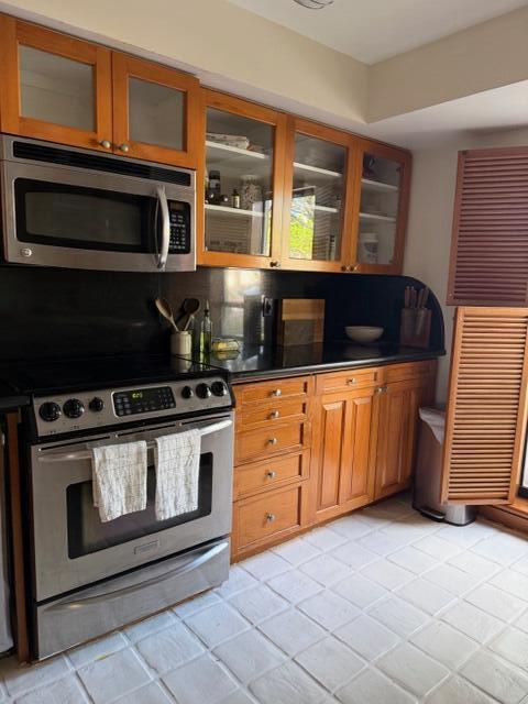 LANDS OF THE PRESIDENT CONDO 5 - Residential Lease