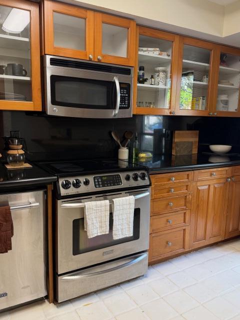 LANDS OF THE PRESIDENT CONDO 5 - Residential Lease