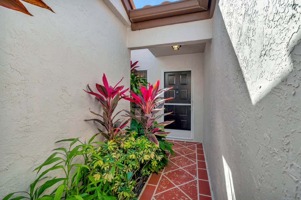 Photo of 6431 Pointe Pleasant Circle #B, Delray Beach, FL 33446 (MLS # R10960616)