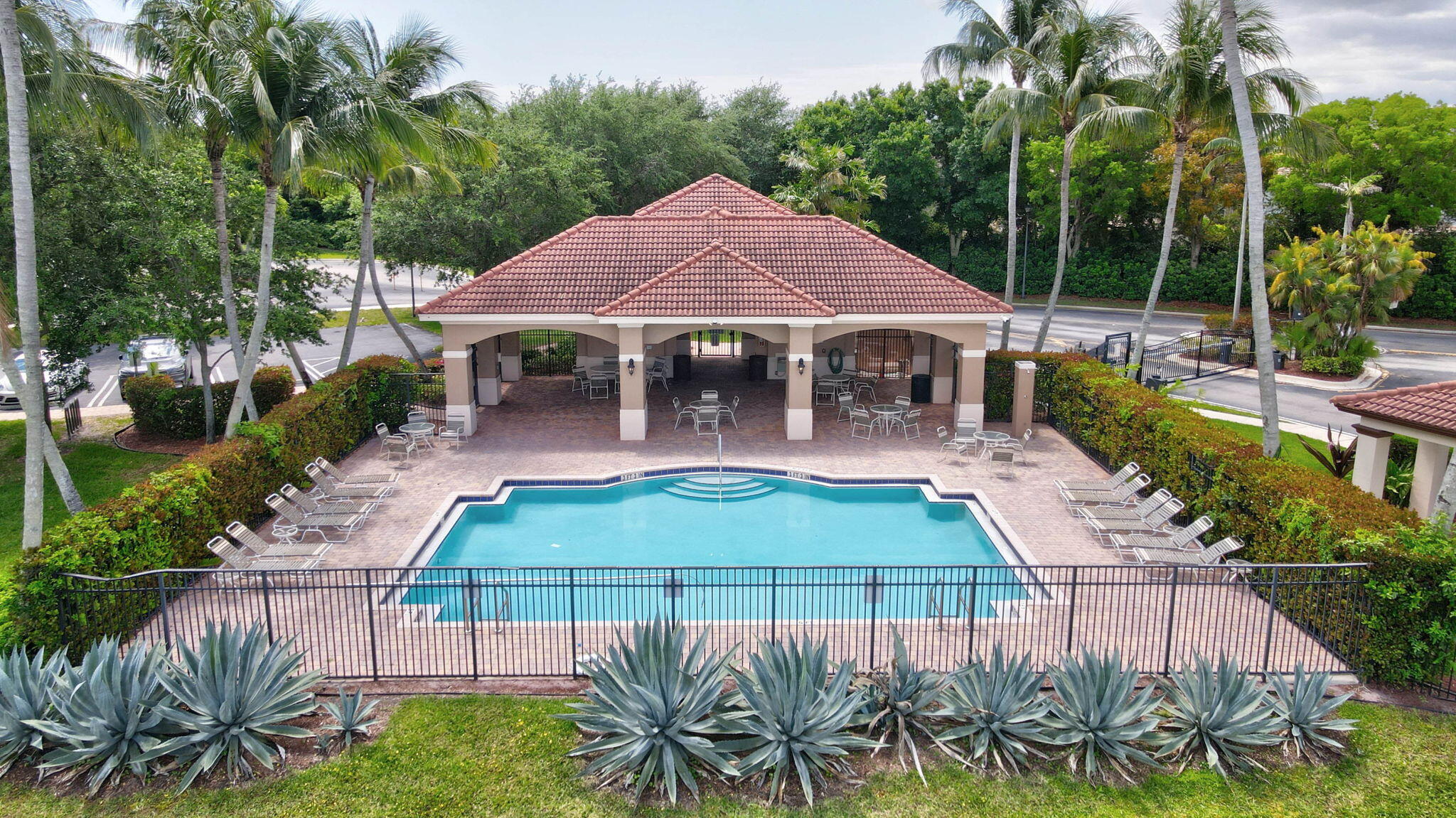 VERONA PALMS - Residential